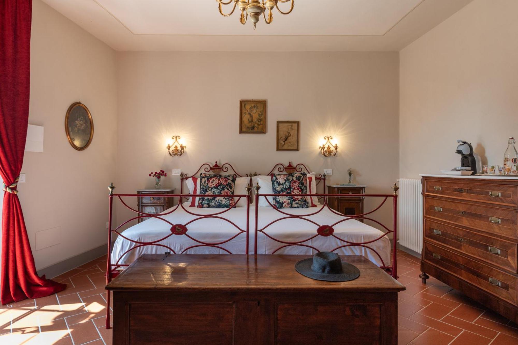 Bed and Breakfast Castellinaria Lari Екстер'єр фото